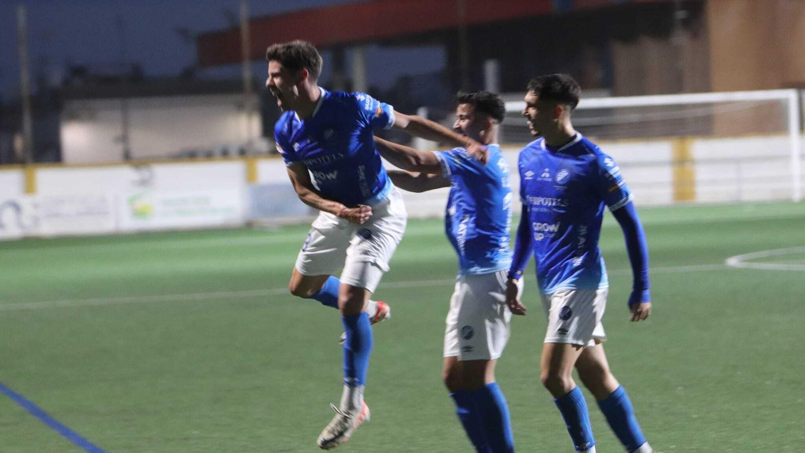 Teté celebra el gol que servía para abrir el marcador.