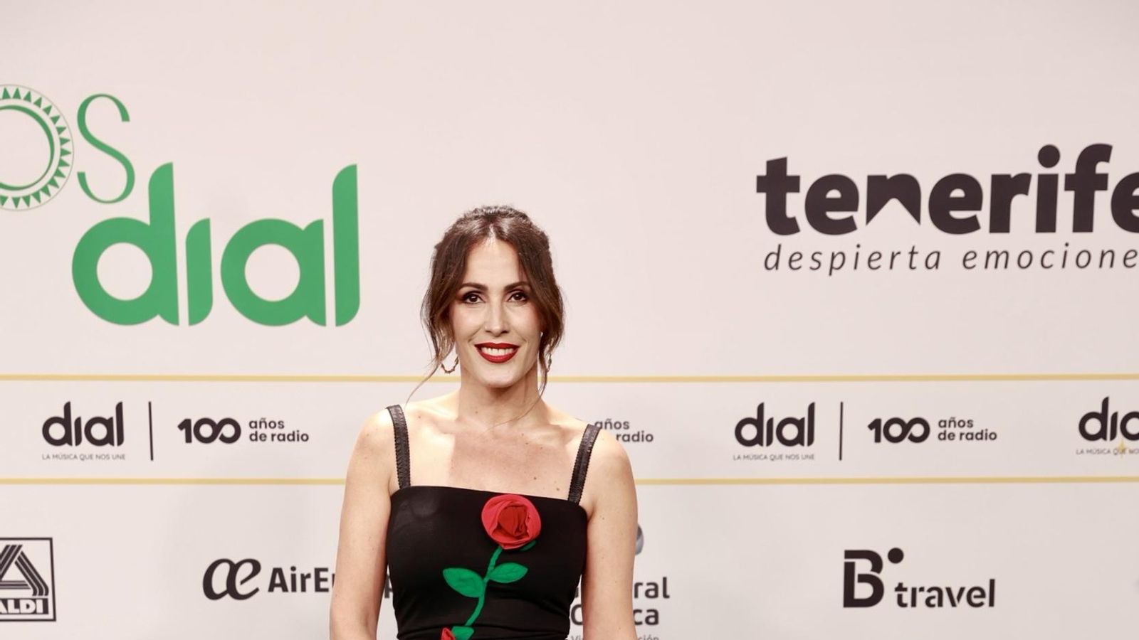 Malú en la alfombra de los premios Dial