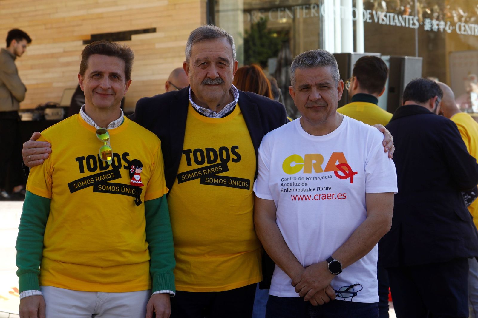 Las mejores imágenes del abrazo a la Mezquita-Catedral por las enfermedades raras