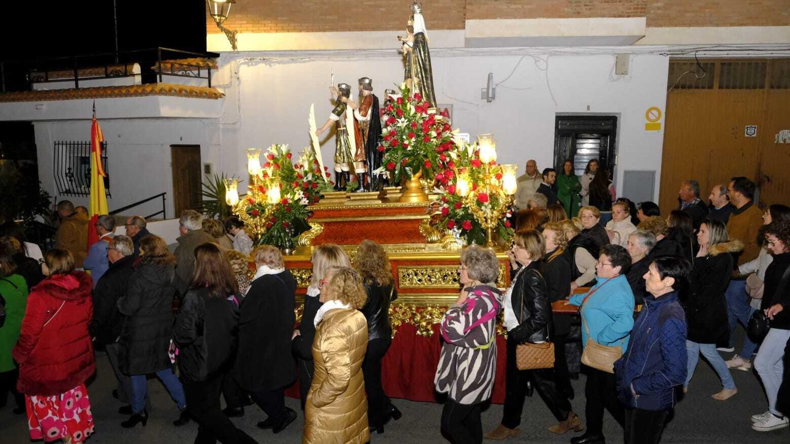 Procesión de la Traída de los Santos hasta la Iglesia Parroquial. Procesión de la Traída de los Santos hasta la Iglesia Parroquial.