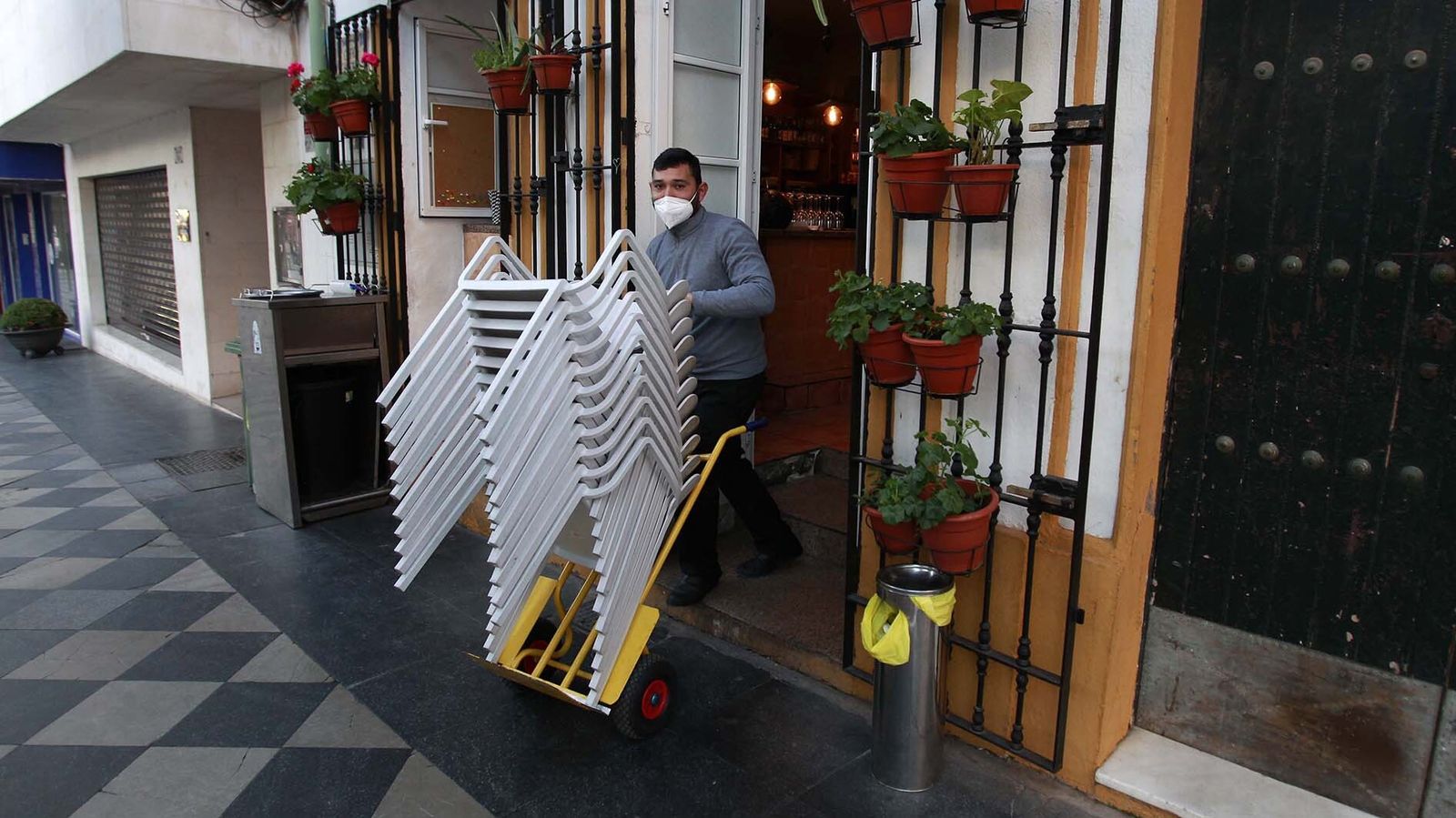 El comercio no esencial y la hostelería vuelven abrir en Algeciras