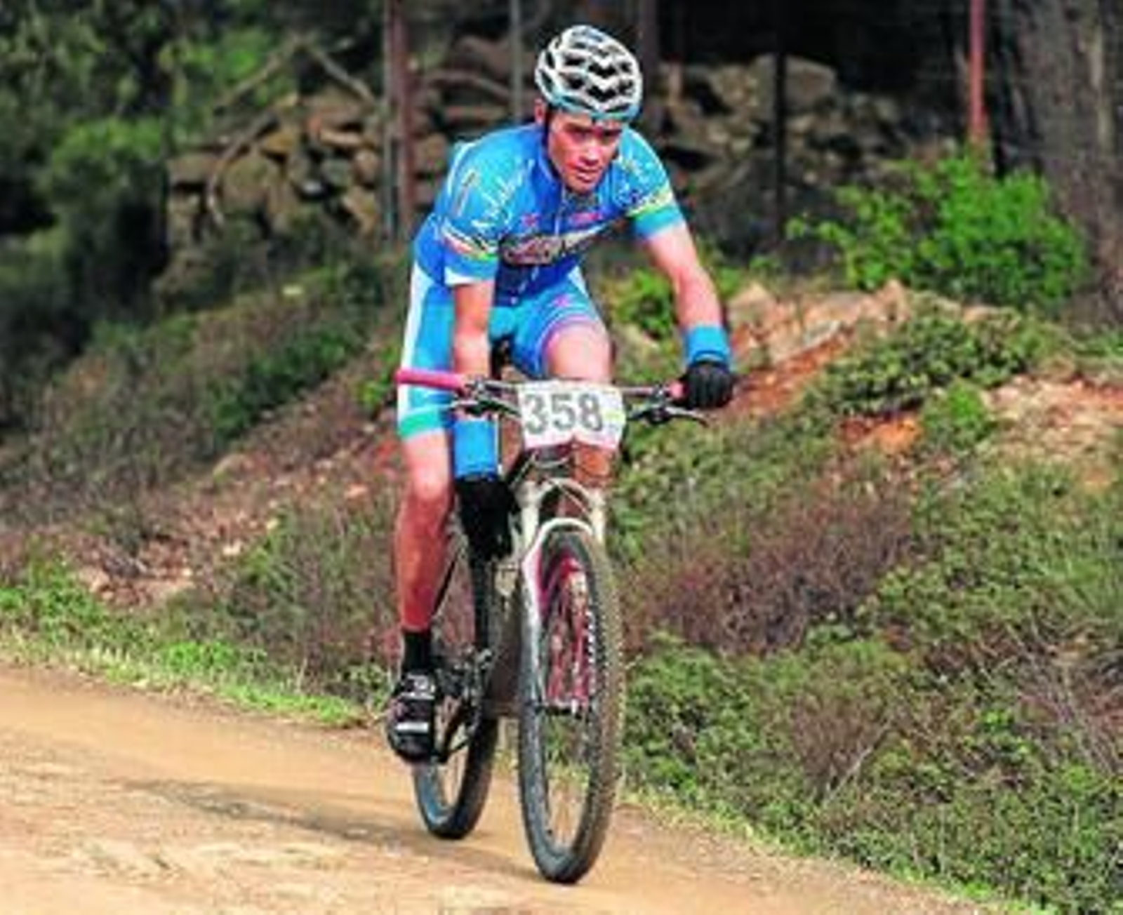 Ramírez Abeja, en pleno esfuerzo durante la carrera en Cala.
