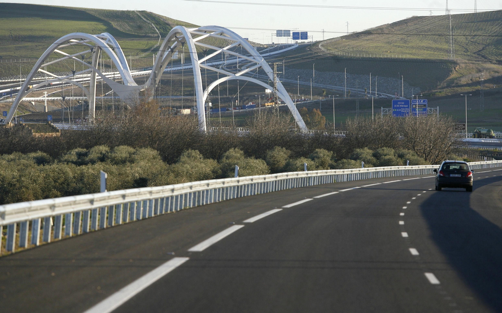Primer tramo de la Variante Oeste de Córdoba, junto al puente de Ibn Firnas.