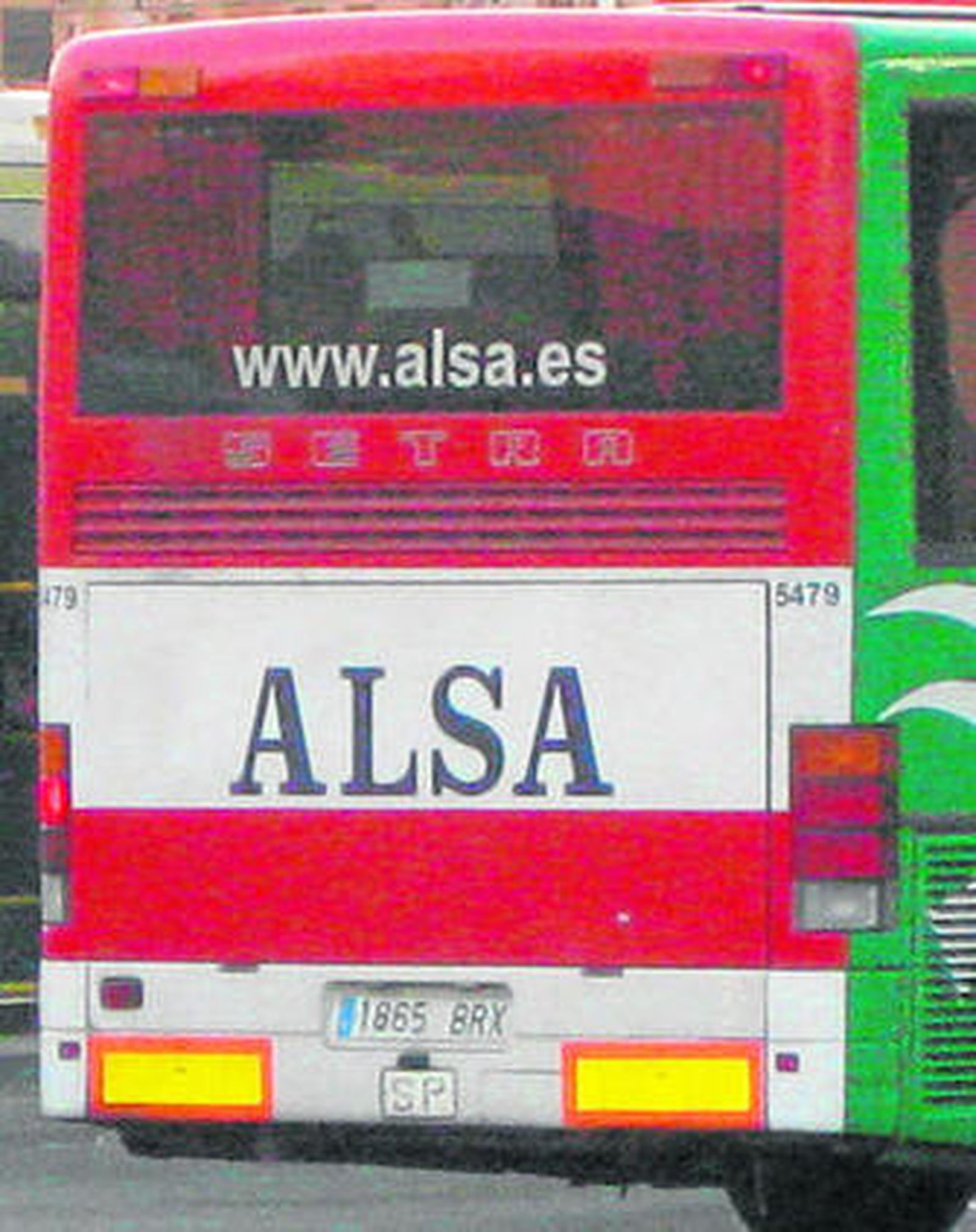 Imagen de un autobús de Alsa.