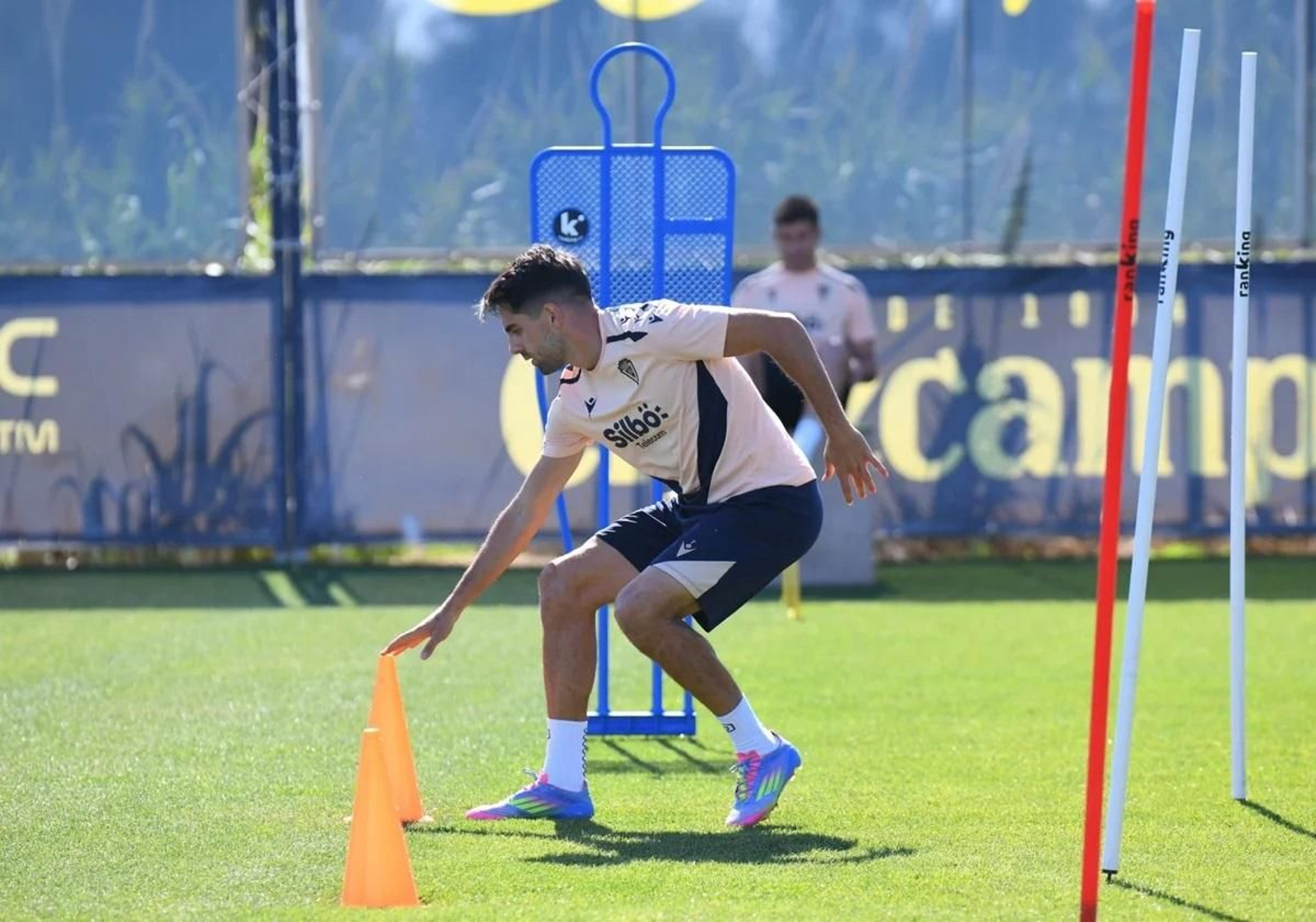 Rubén Sobrino, en pleno ejercicio durante un entrenamiento en El Rosal.