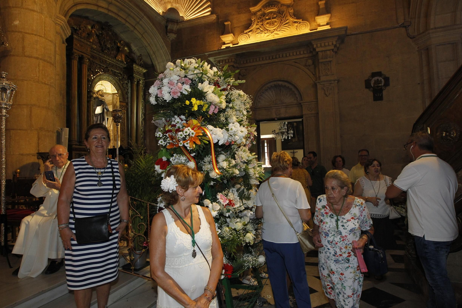 Fotogalería ofrenda floral a la Virgen del Mar. Feria de Almería 2019