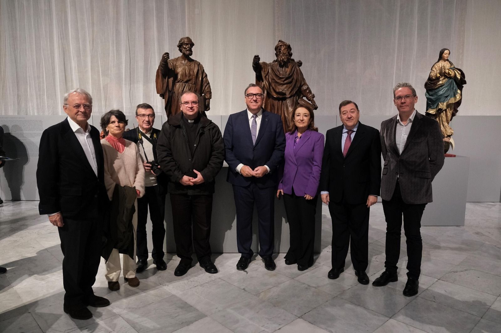 Autoridades regionales y locales, con las dos figuras de Villamartín.