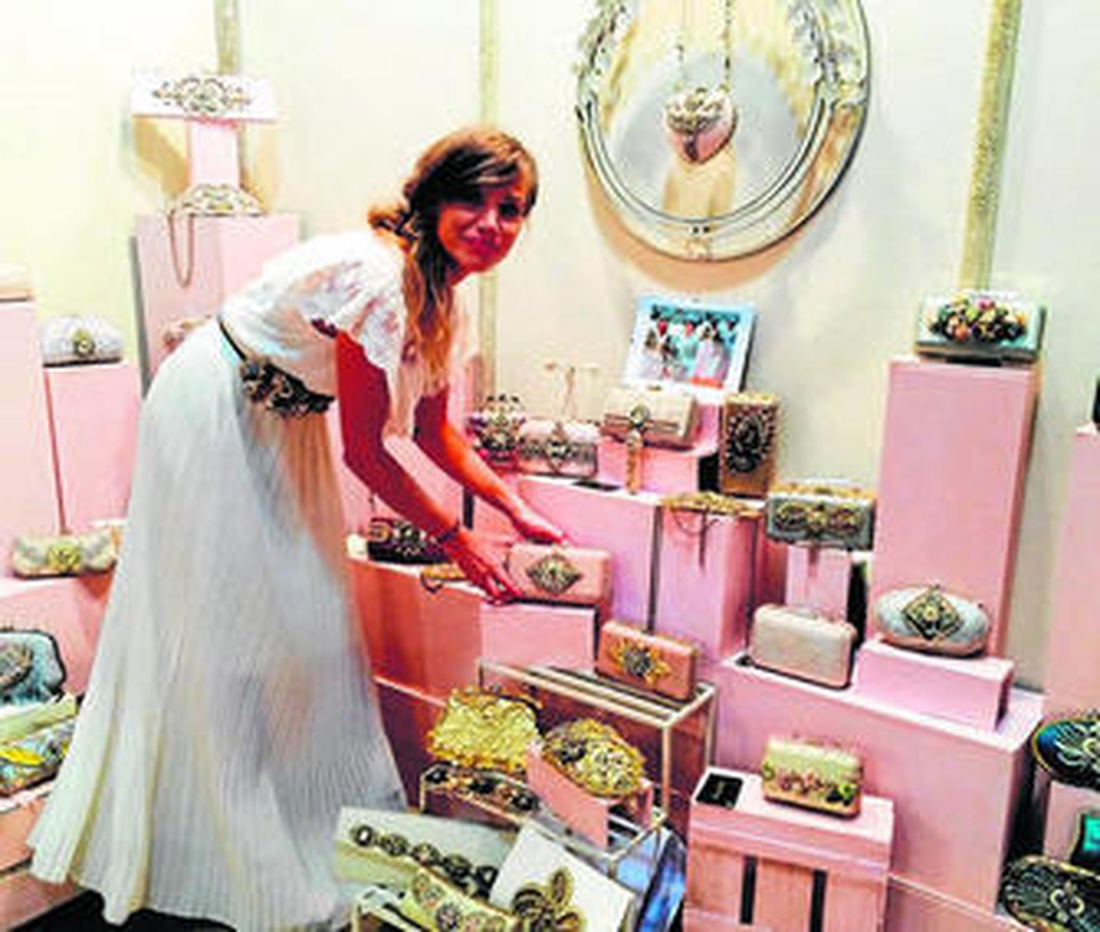 Lorena Triano posa junto al stand de su firma de moda en la feria MOMAD.