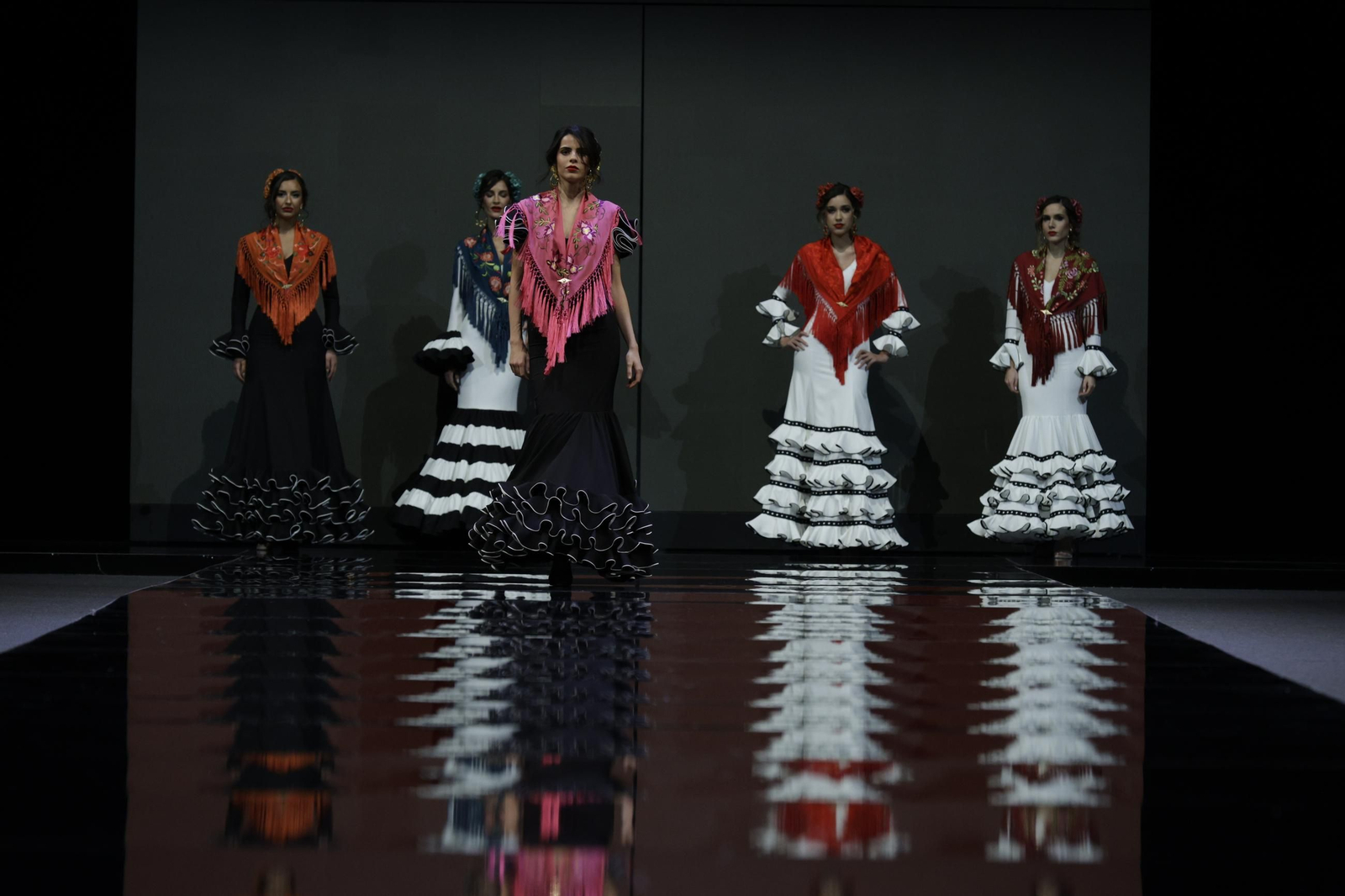 Desfile de Hermanas Serrano en SIMOF 2025, todas las fotos