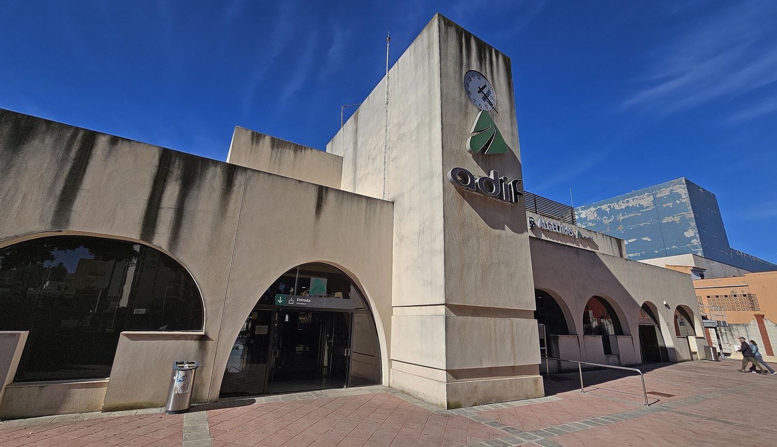 La consternación en Algeciras por la tragedia ferroviaria de Adamuz, en imágenes