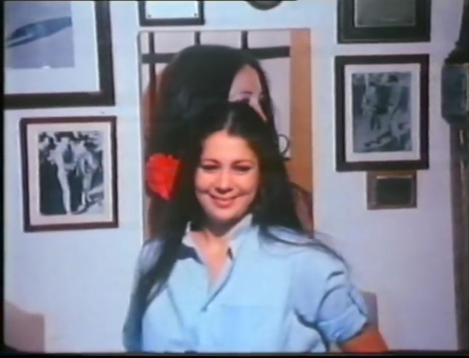 Isabel Pantoja en la filmación de TVE en 1984 en su rincón de recuerdos en Cantora