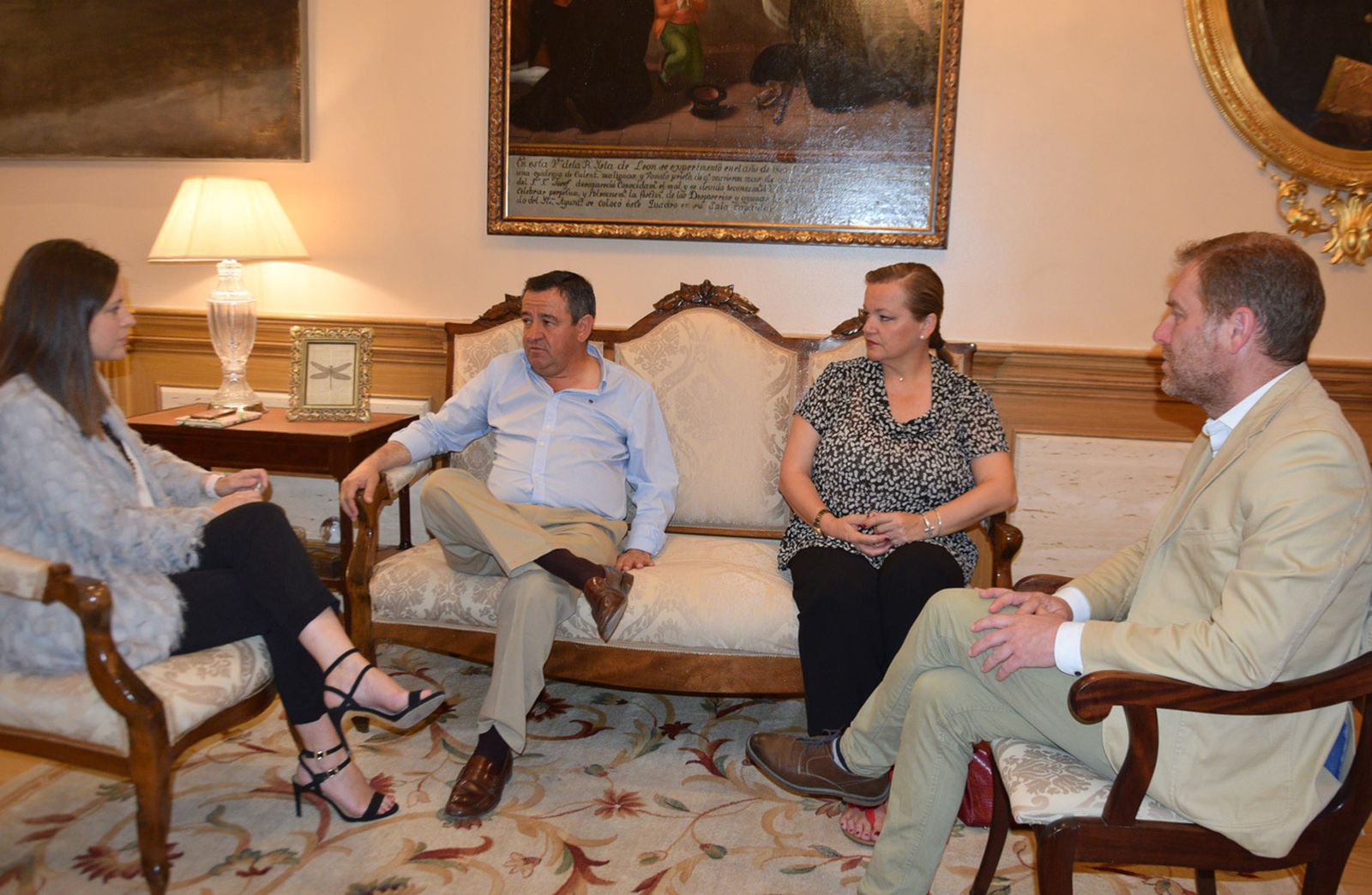 Reunión en el despacho de Alcaldía, de Cavada y Conrado Rodríguez con José Loaiza y María José de Alba (PP).