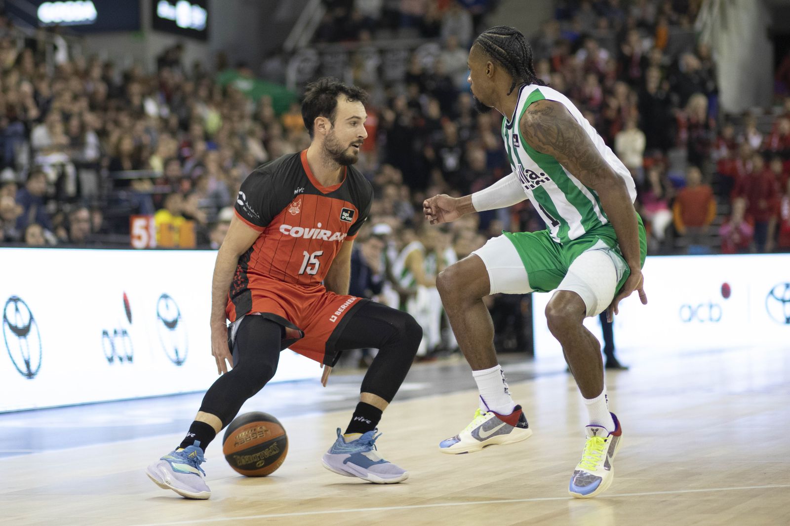 Lluís Costa, ante Shannon Evans.