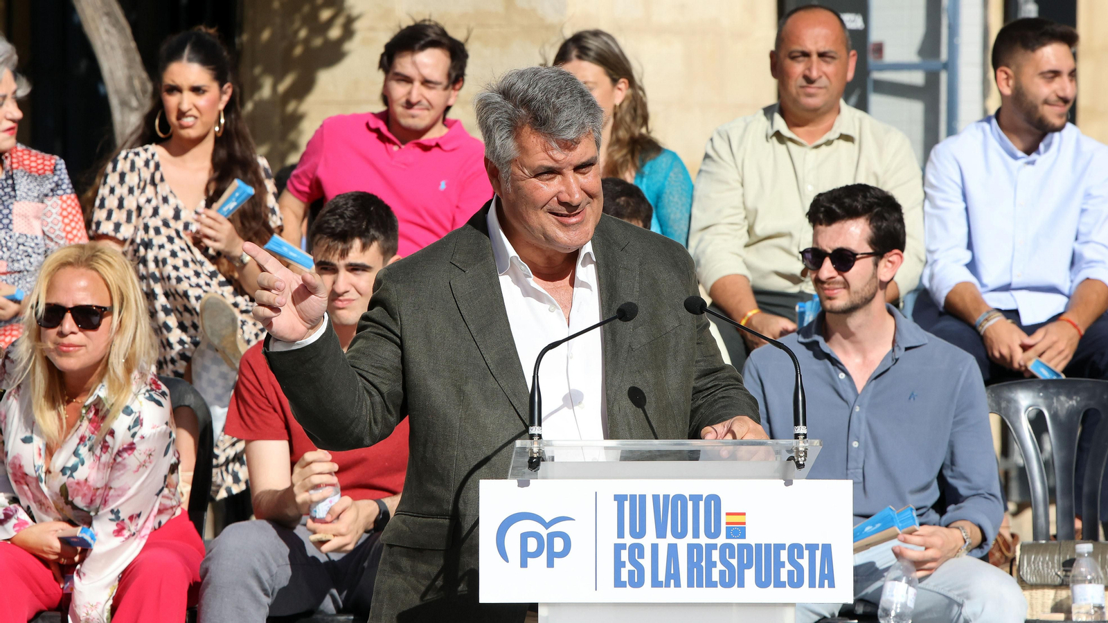 Dolors Montserrat, en campaña de las Europeas en Jerez