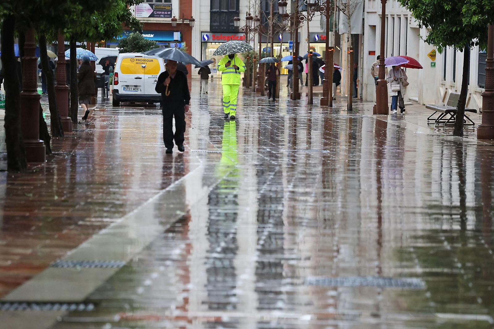 Las imágenes de la lluviosa mañana del jueves 13 de marzo en Huelva