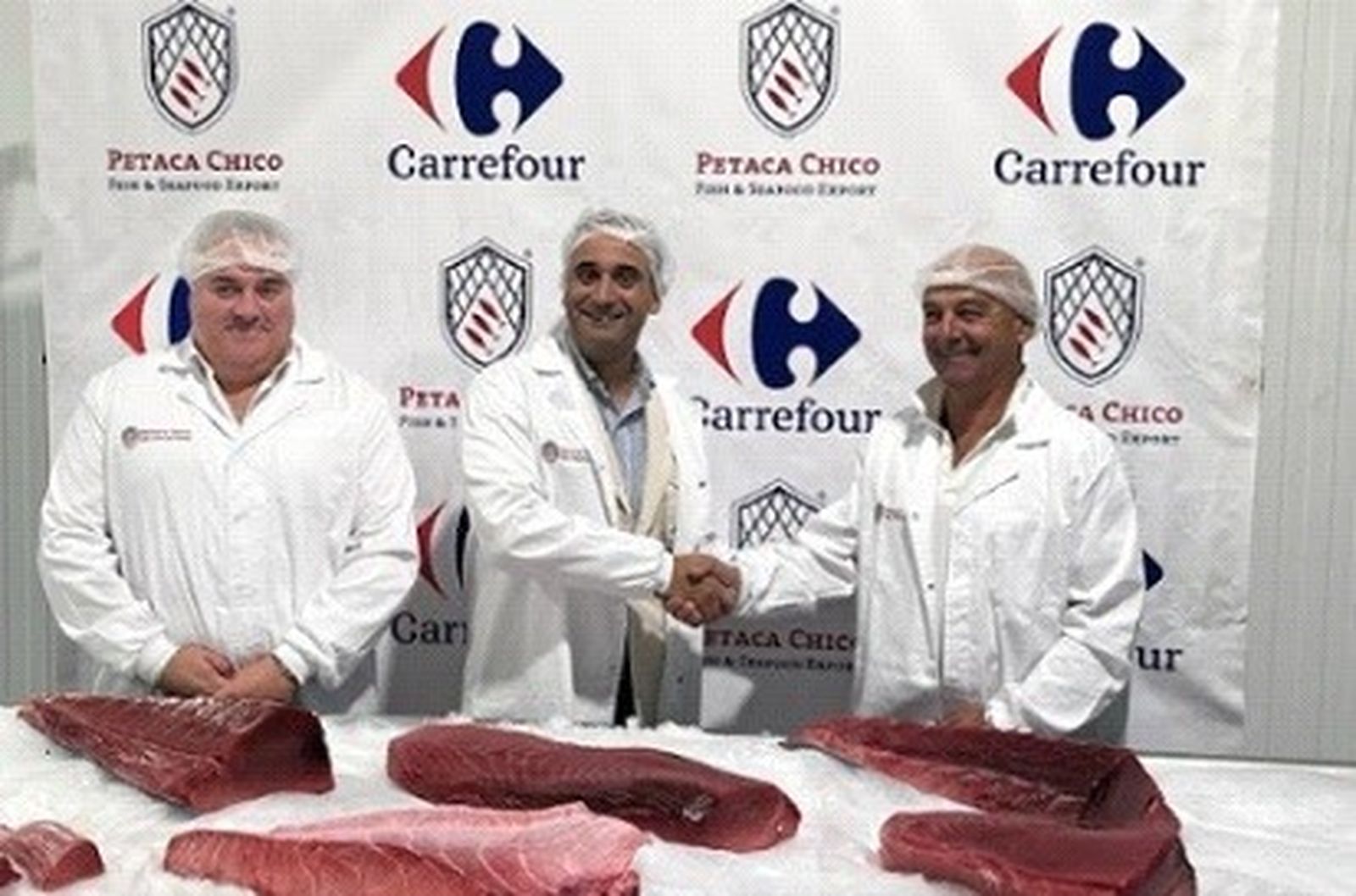 Antonio Luna, director comercial de Petaca Chico; Eduardo Ortega, director de Pescadería de Carrefour; Pedro Muñoz, socio de Petaca Chico.