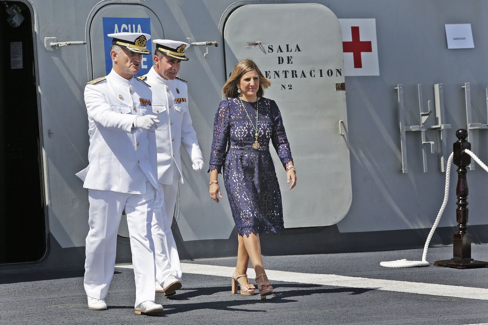Entrega de la corbata de la Provincia a la bandera de la flota del Juan Carlos I