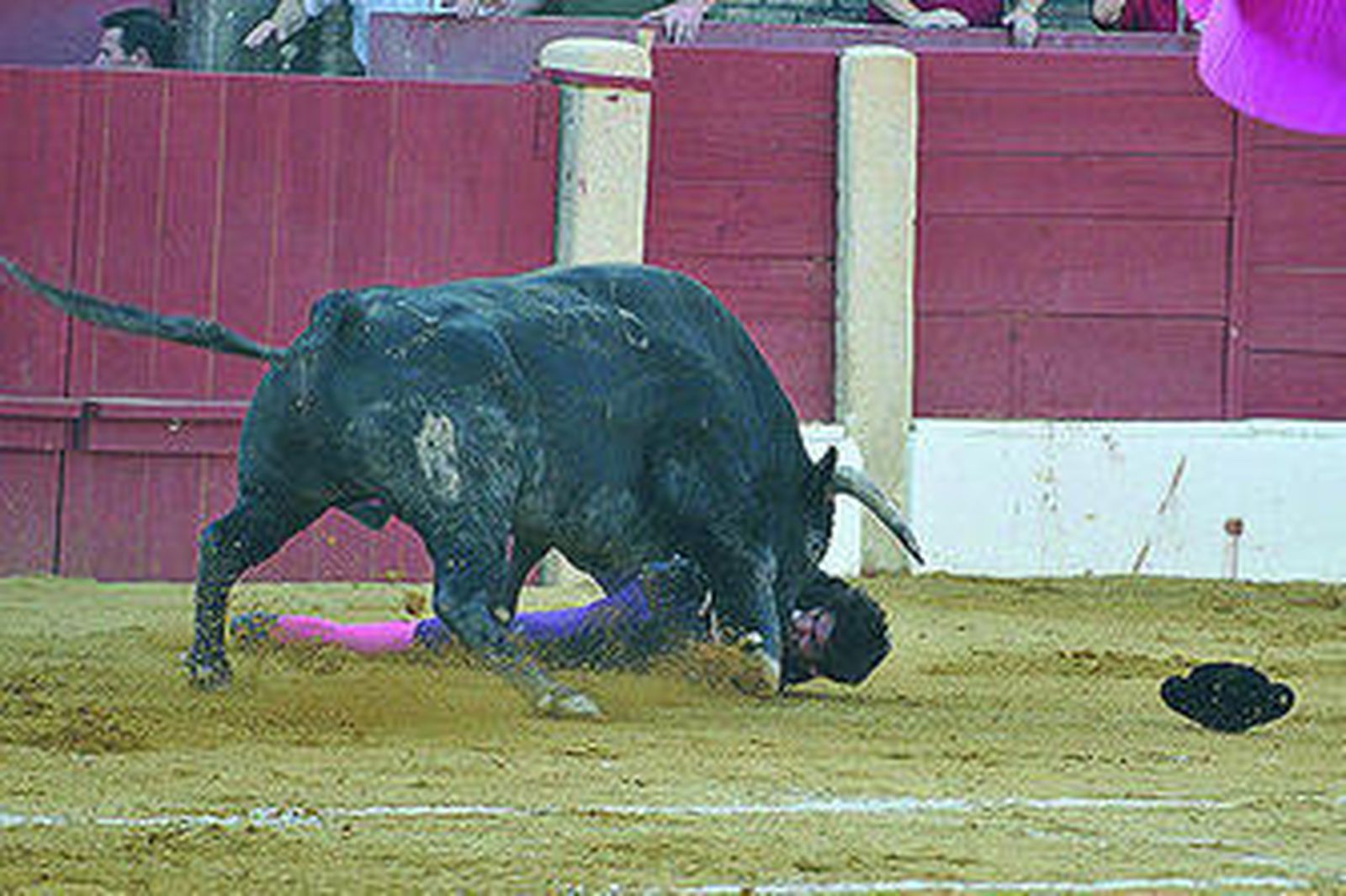 Momento de la cogida de Cayetano en Baeza.