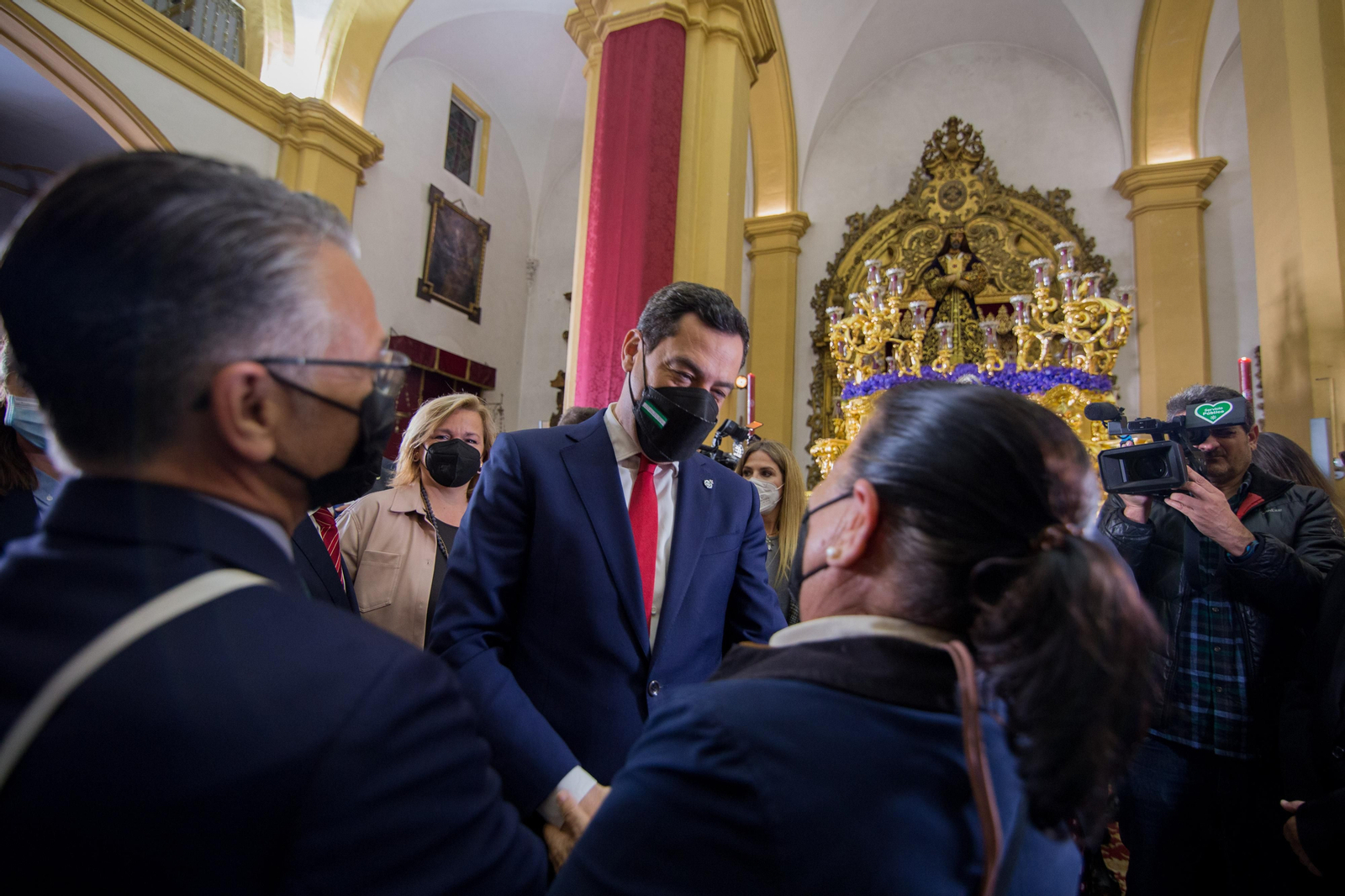 Así ha sido la visita del presidente de la Junta a las hermandades del Lunes Santo de San Fernando