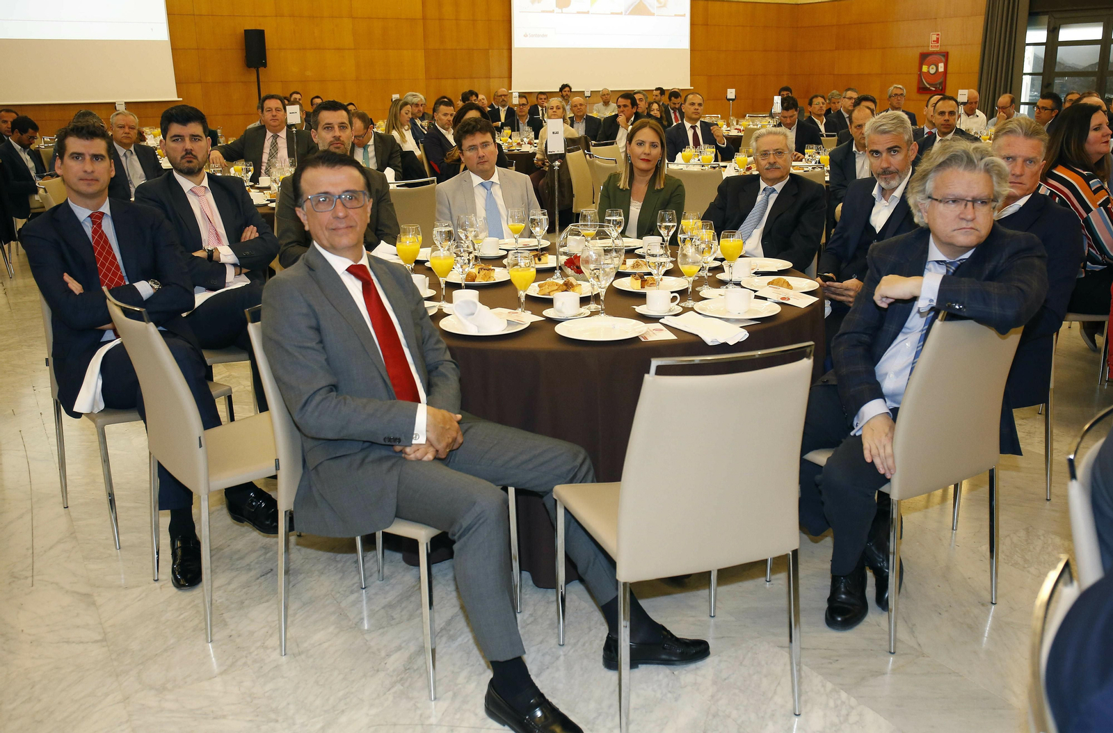 Las imágenes del foro joly con Elías Bendodo