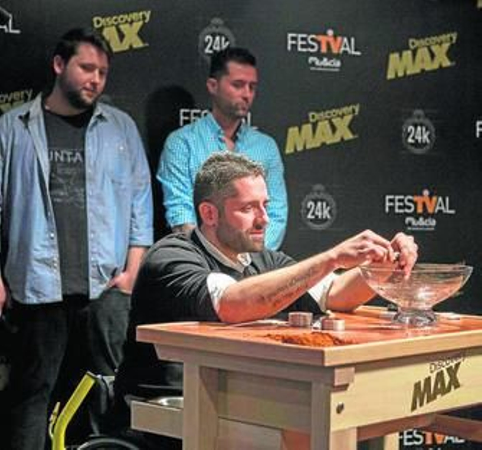 Pablo Cimadevila en plena preparación durante la rueda de prensa de '24K'.