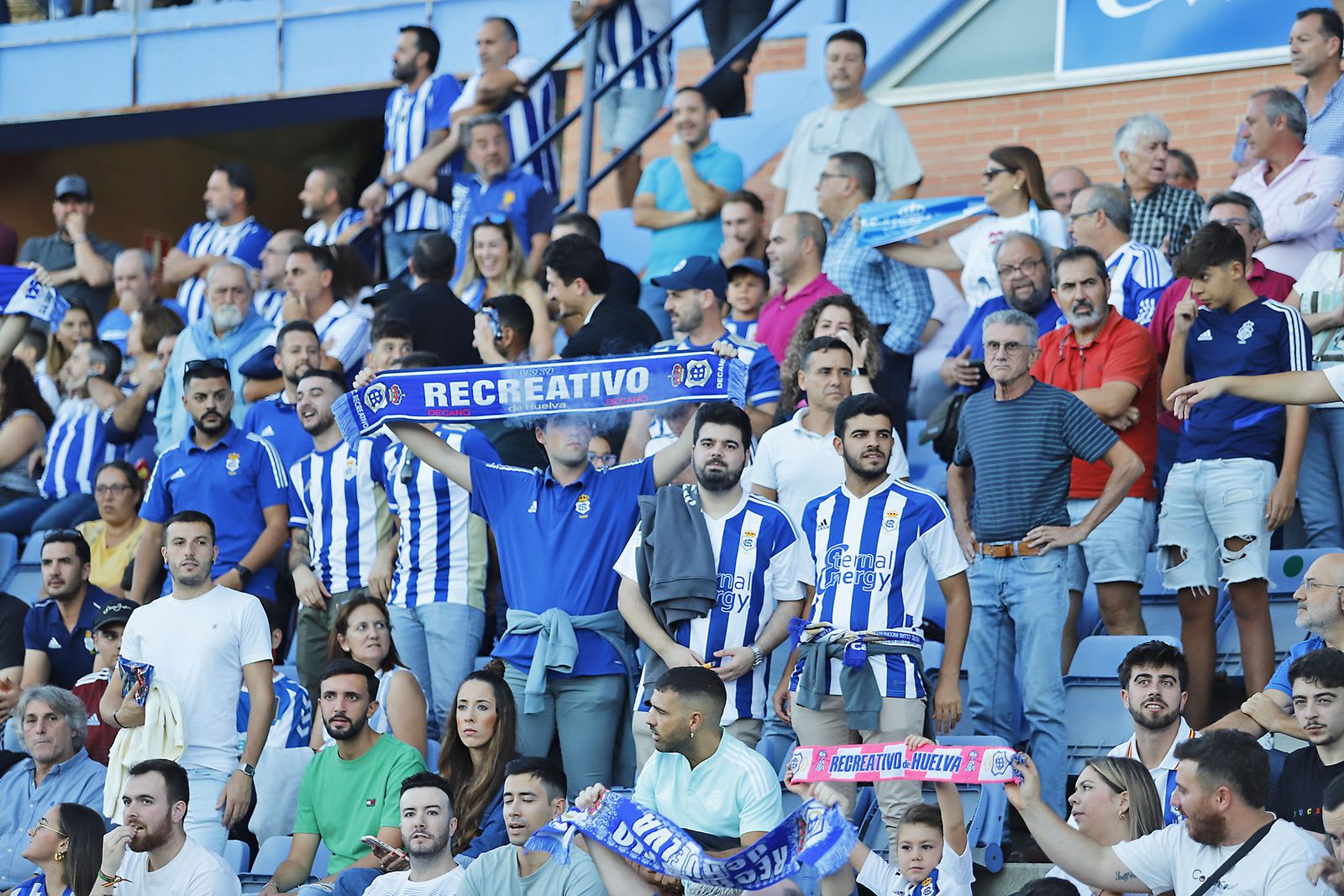 Imágenes del ambiente en el encuentro entre el Recreativo de Huelva y el CD Castellón