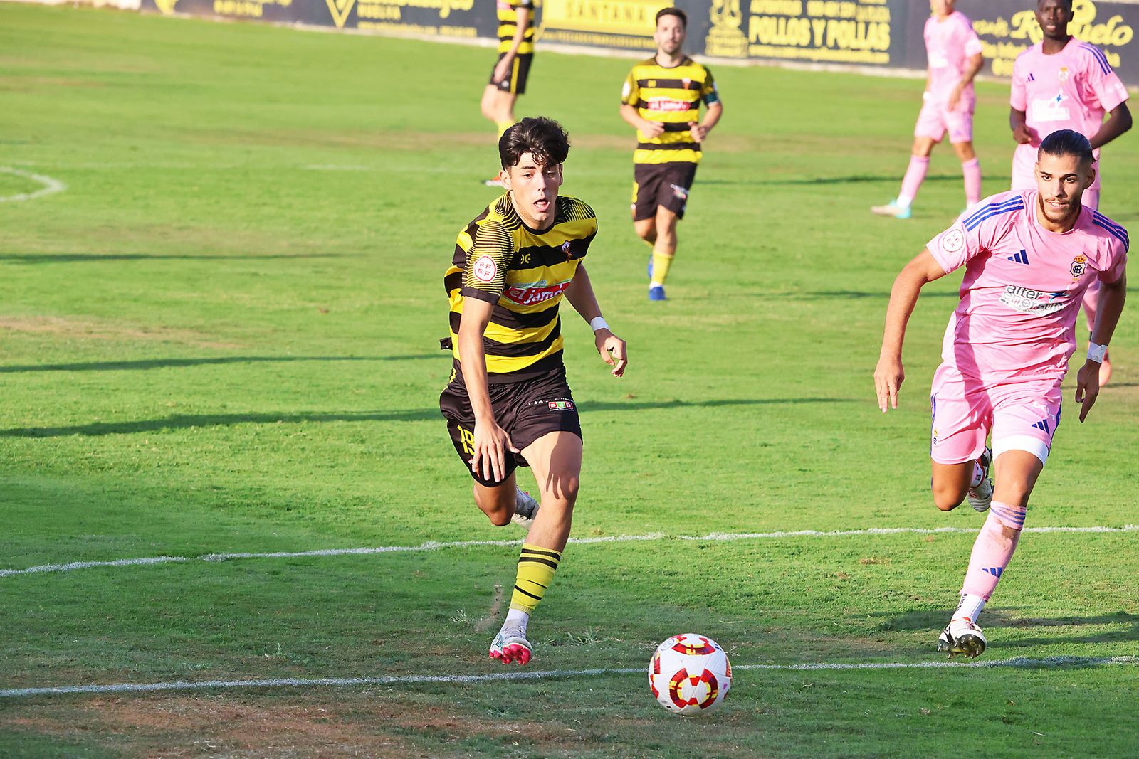 Imágenes del Trofeo de la Bella entre el San Roque de Lepe y el Recreativo de Huelva