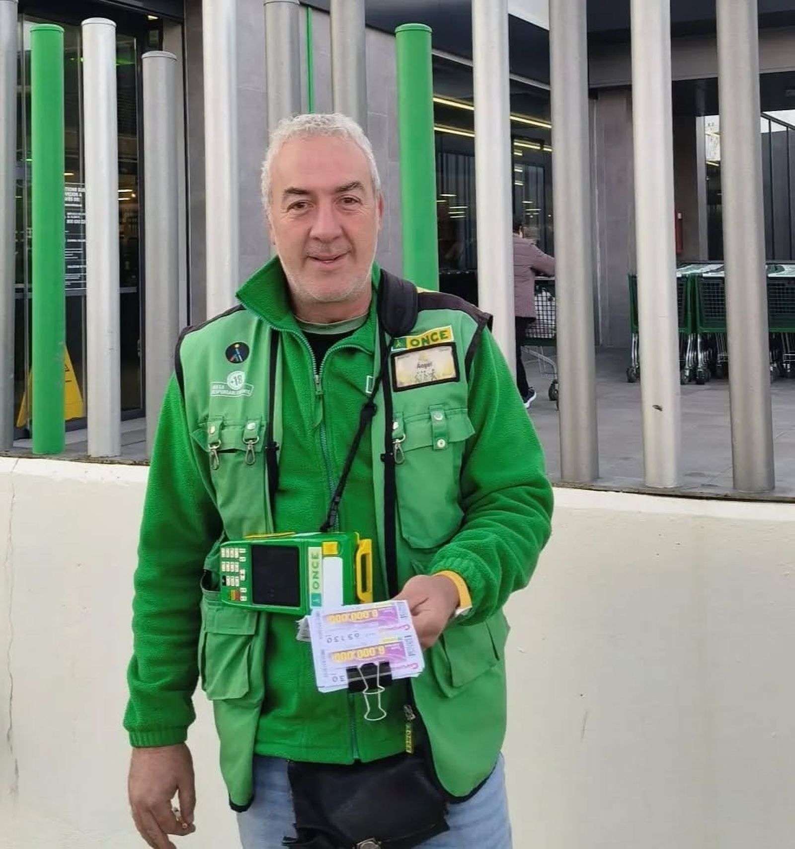 El vendedor Ángel Martín.