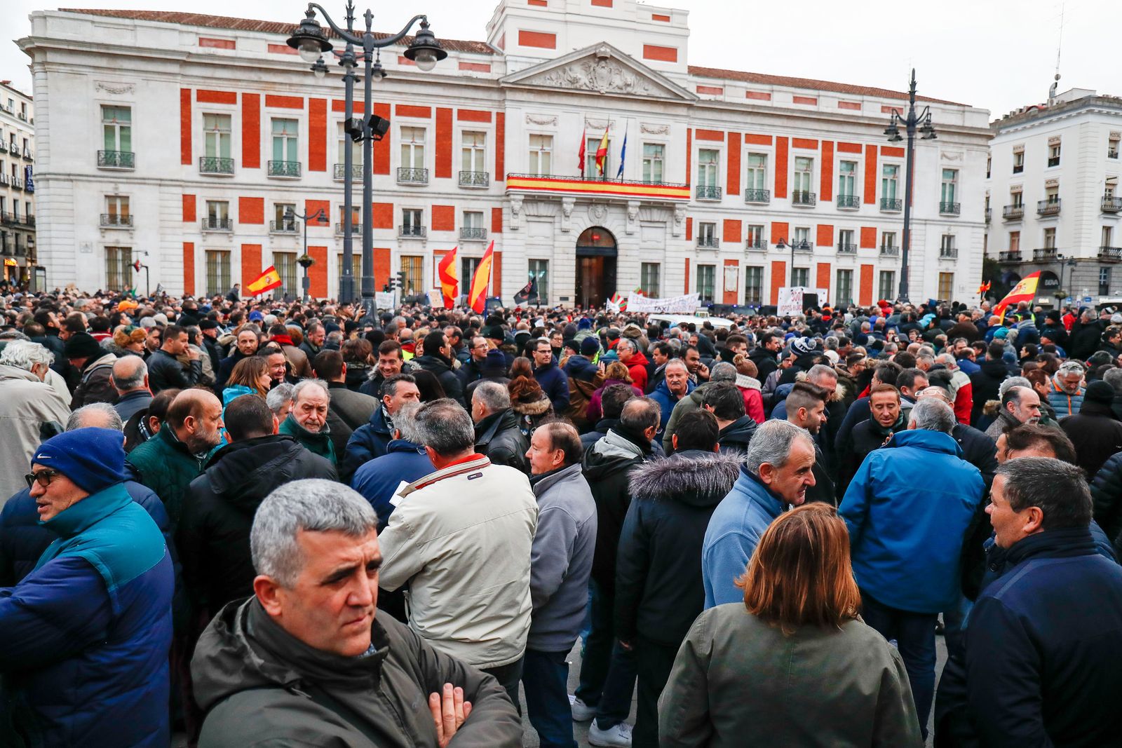 Los taxistas de Madrid protestan en la Puerta del Sol