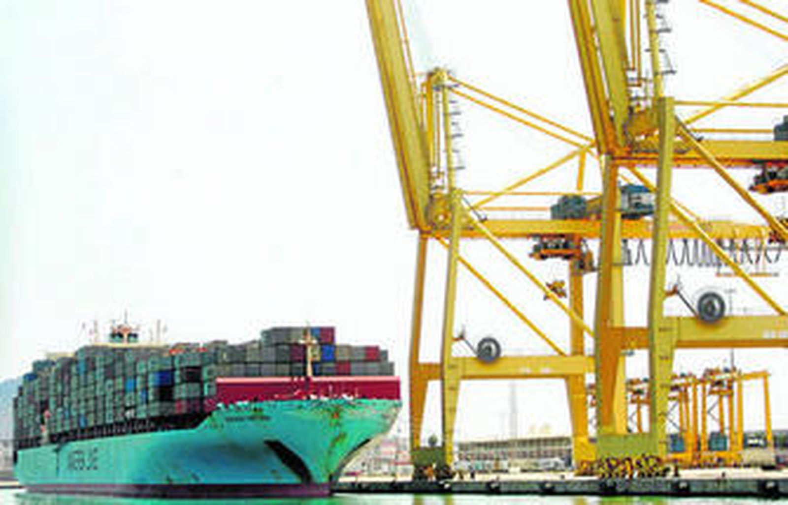 El 'Maersk Sentosa', en el muelle de TCA, ayer.