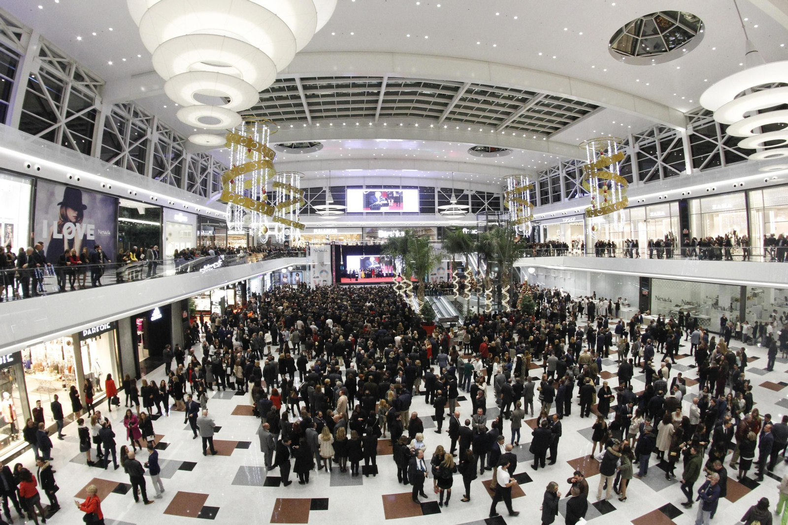 Fiesta en Granada por la apertura del Nevada