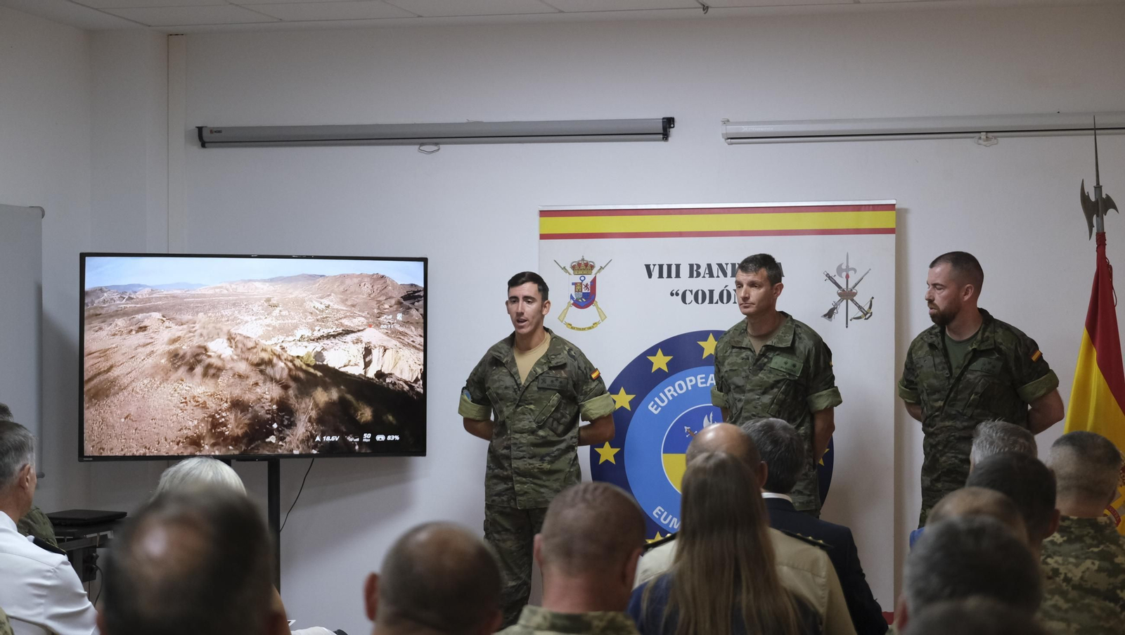 La Ministra de Defensa, Margarita Robles, visita la Base de La Legión en Viator, en imágenes
