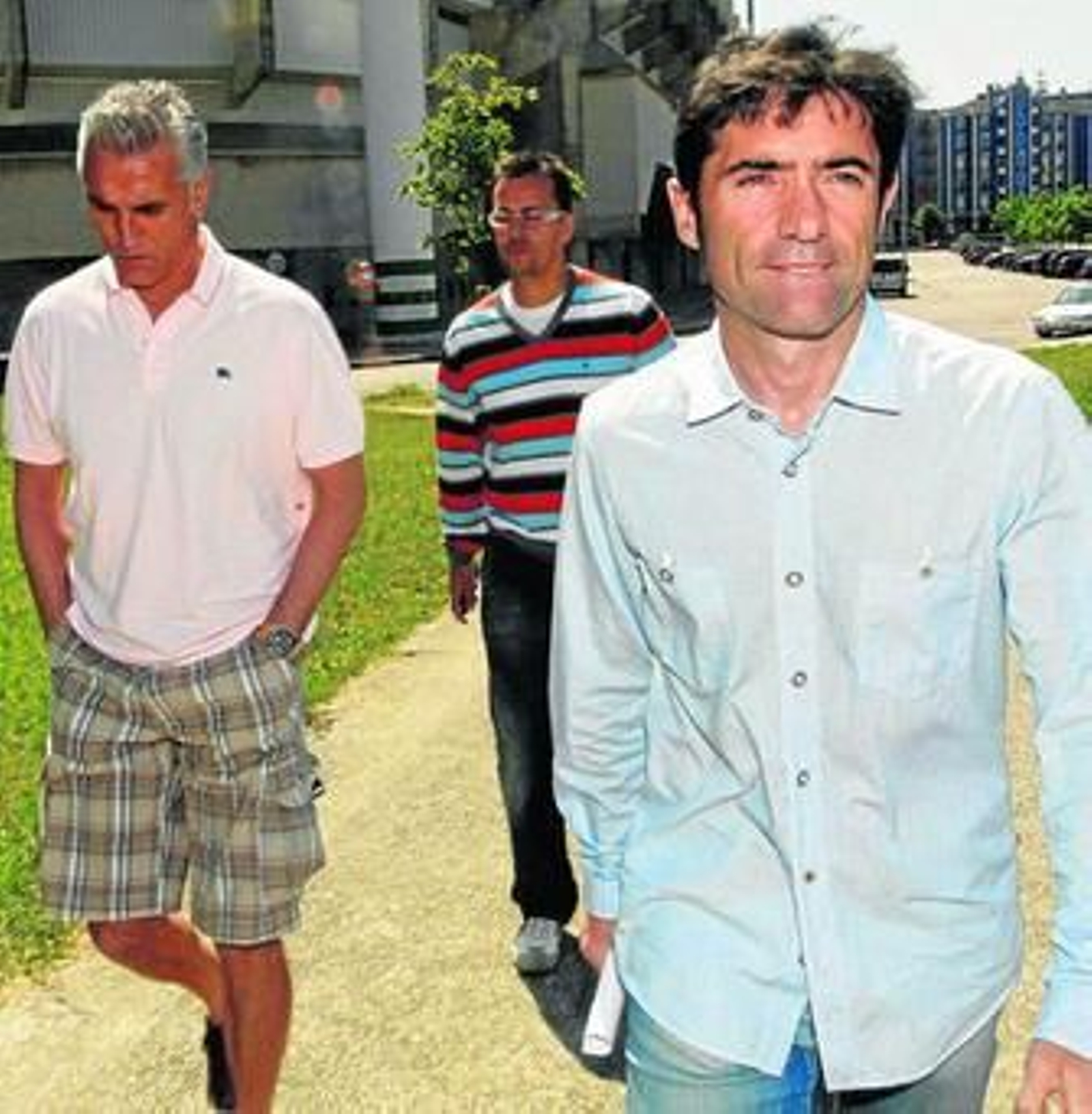 Marcelino, ayer junto a sus ayudantes, Ismael Fernández (preparador físico) y Rubén Uría (ayudante).