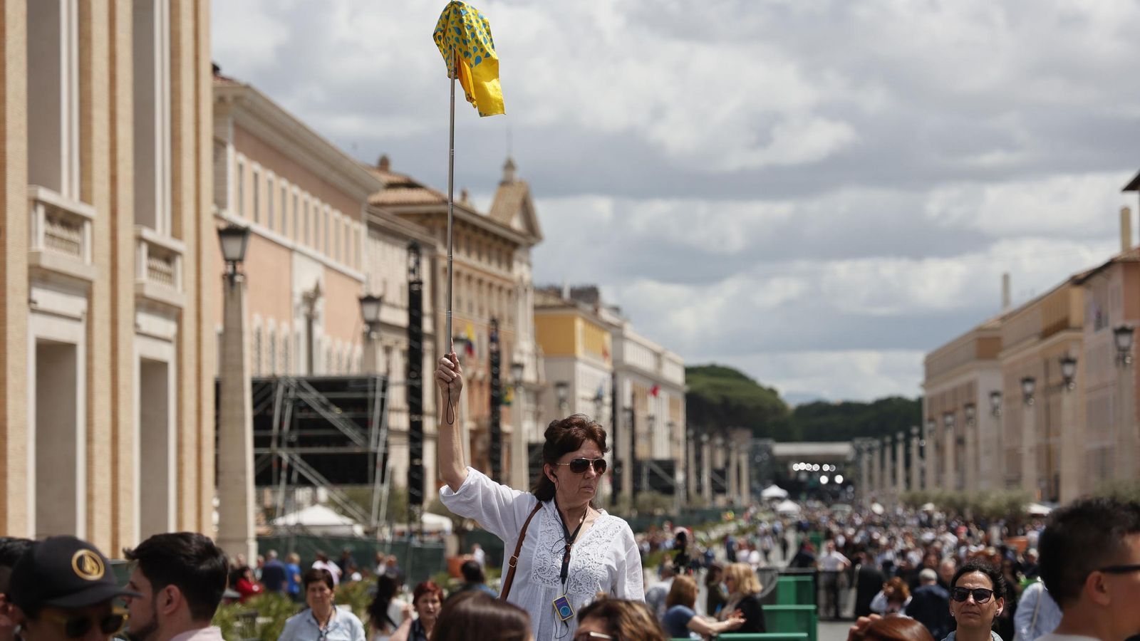 Las imágenes de las vísperas del cónclave en la Plaza de San Pedro del Vaticano