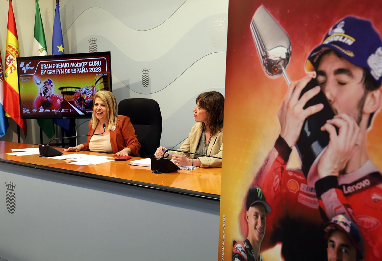 La alcaldesa ha presentado el cartel del GP de España de MotoGP este jueves en el Ayuntamiento. La alcaldesa ha presentado el cartel del GP de España de MotoGP este jueves en el Ayuntamiento.