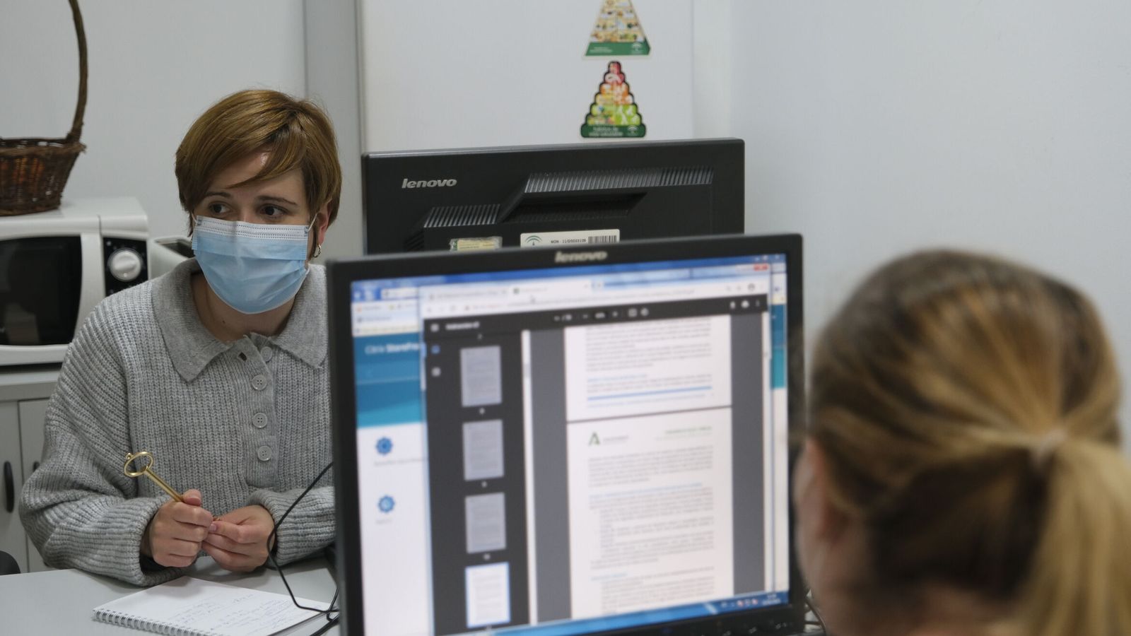 Profesionales encargadas de las llamadas para la vacunación masiva.