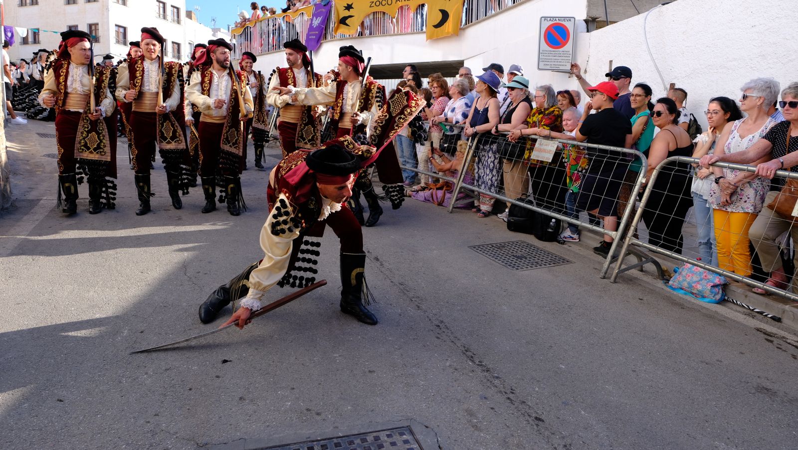 El espectacular desfile de Moros y Cristianos de Mojácar, en imágenes