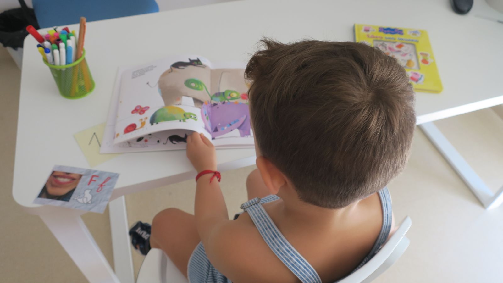 La Obra Social de San Juan de Dios de Granada ayuda para el curso escolar a familias con pocos recursos