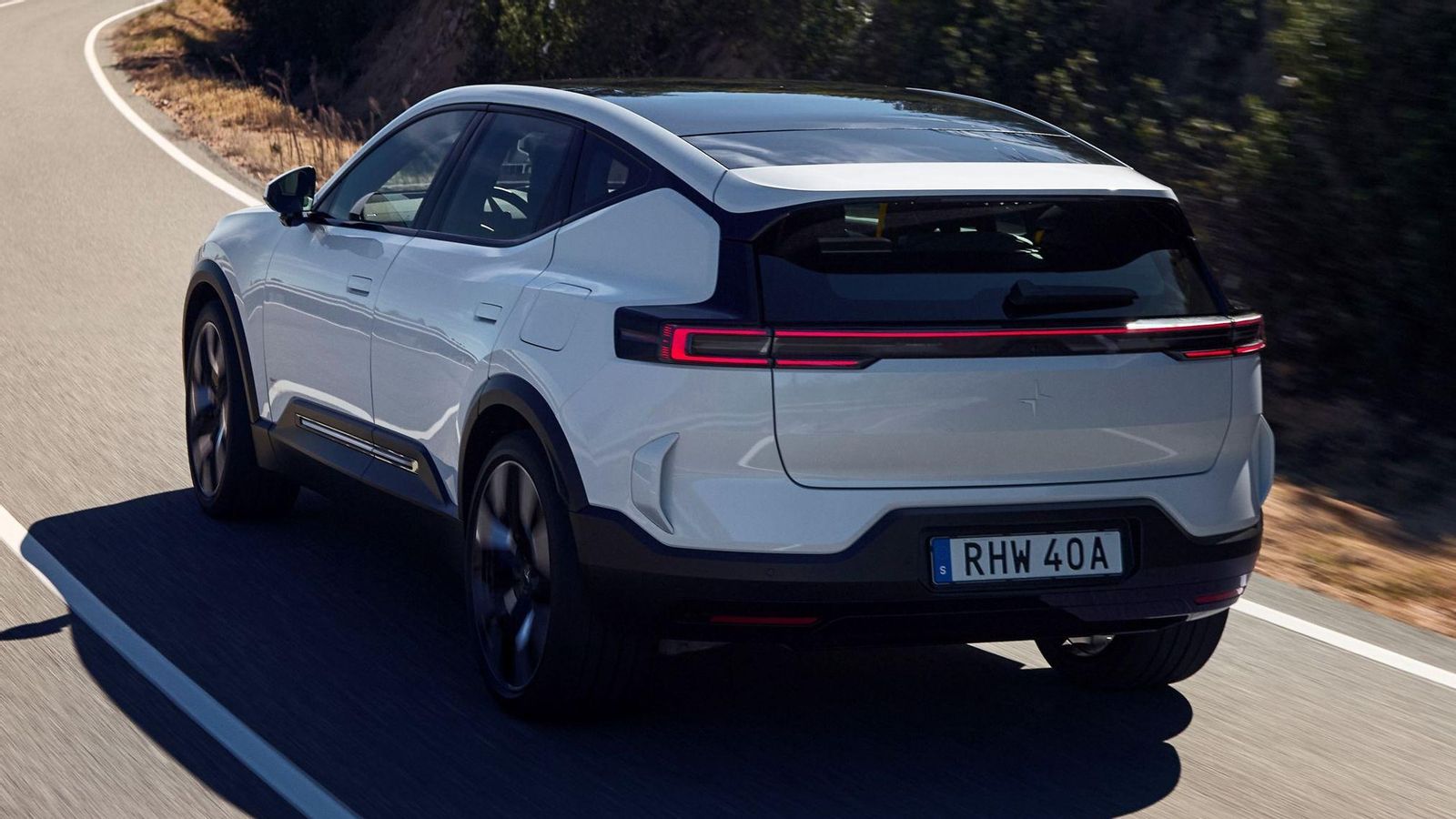 Este SUV de Polestar, su modelo más grande pese a su bajo número, estrá entre los de su categoría de menor altura de carrocería. Este SUV de Polestar, su modelo más grande pese a su bajo número, estrá entre los de su categoría de menor altura de carrocería.