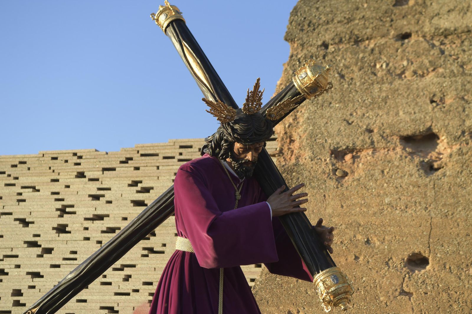 Galería: La Estrella sube en vía crucis al Cerro de San Miguel