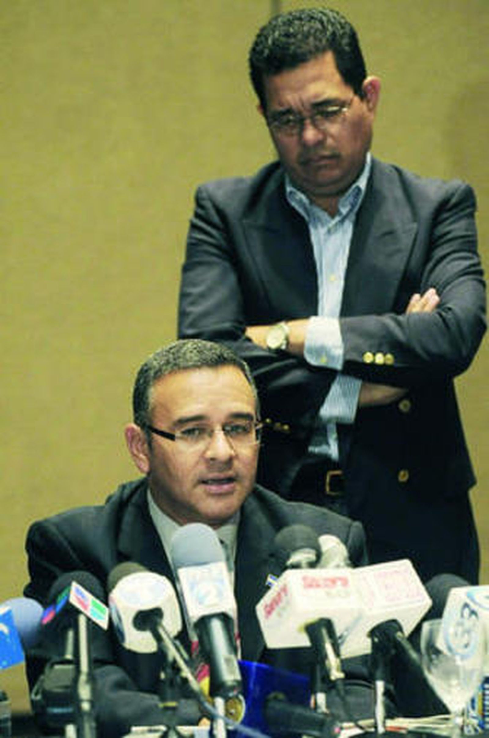 Mauricio Funes, durante su primera rueda de prensa al día siguiente de su triunfo electoral.