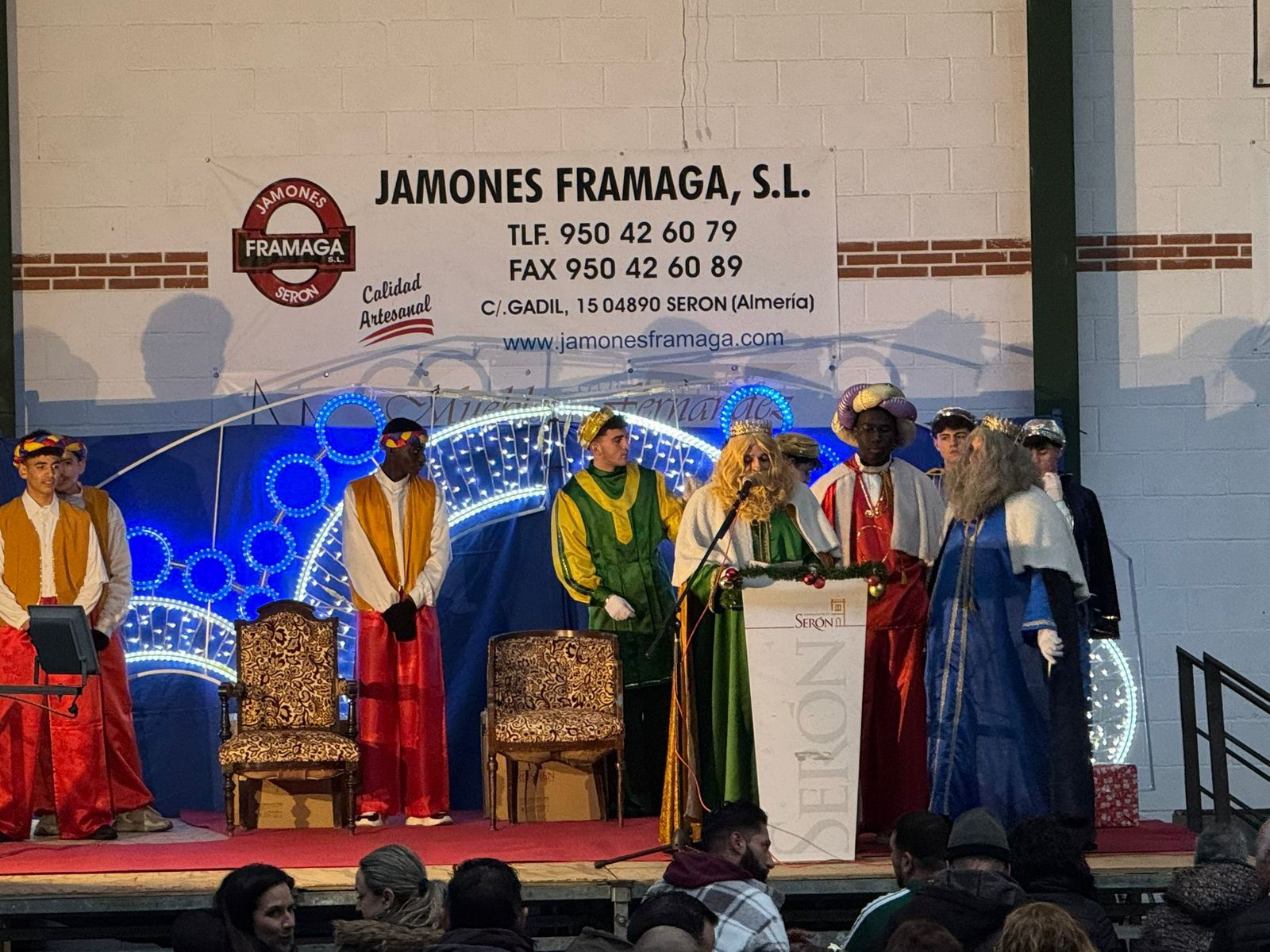 Serón disfruta de la llegada de los Reyes Magos en el Pabellón Municipal y en la residencia de mayores