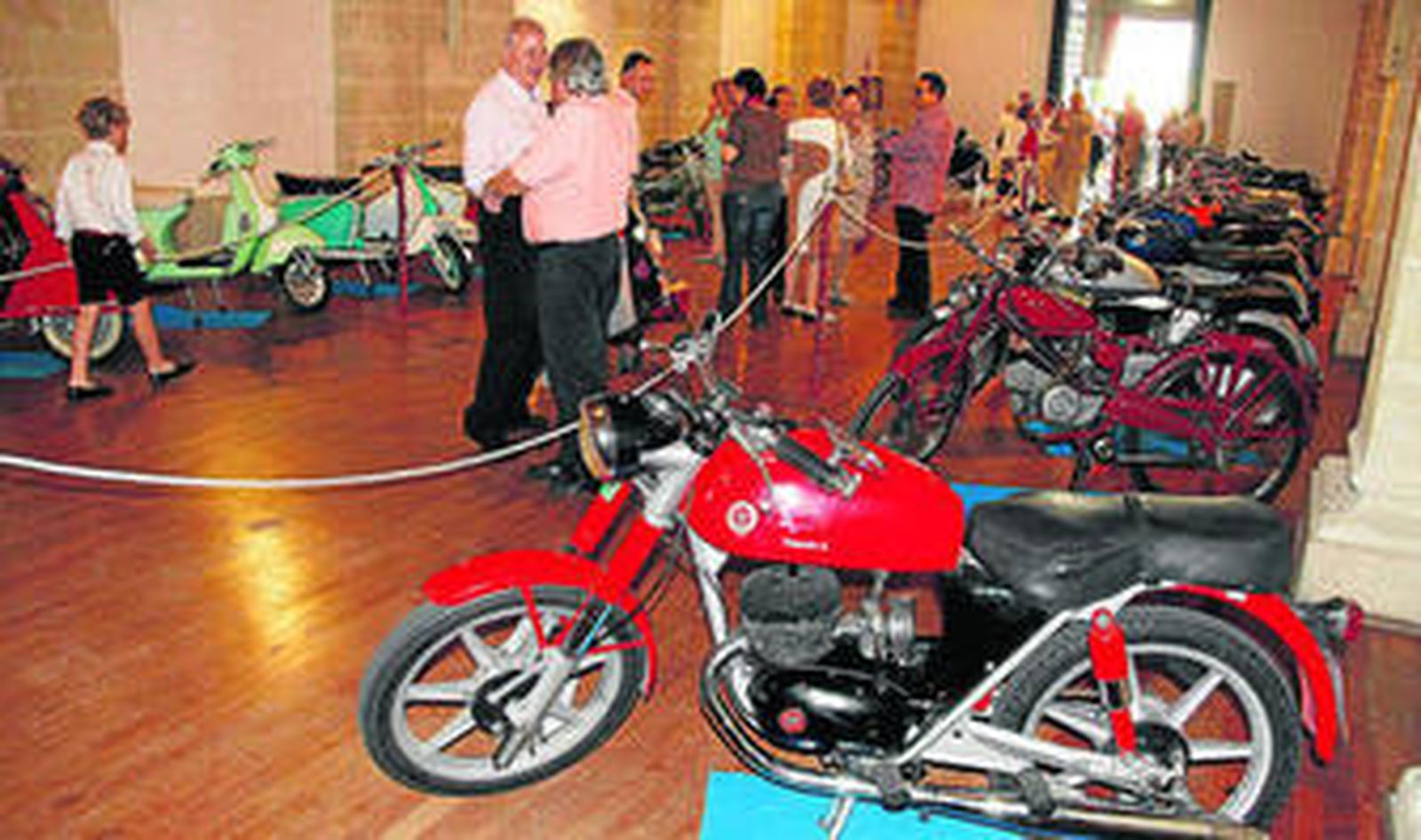 La muestra estará abierta hasta el próximo domingo en el auditorio del hotel Monasterio de San Miguel.