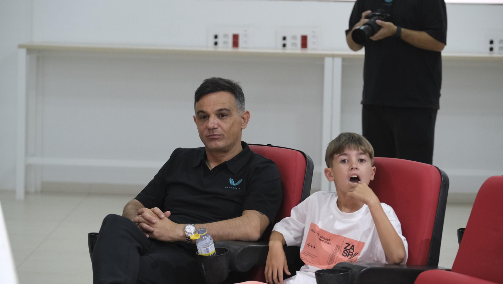 Presentación del nuevo Presidente de la U.D. Almería, Al-Khereiji, en imágenes