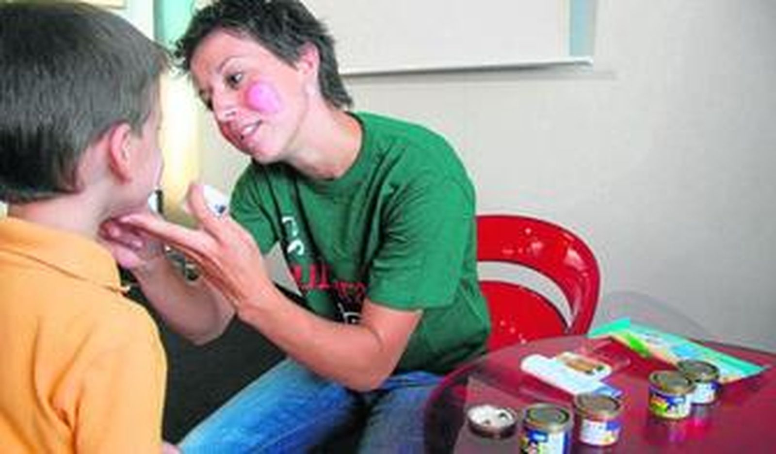 Taller de pintacaras en el Club Infantil Fnac.