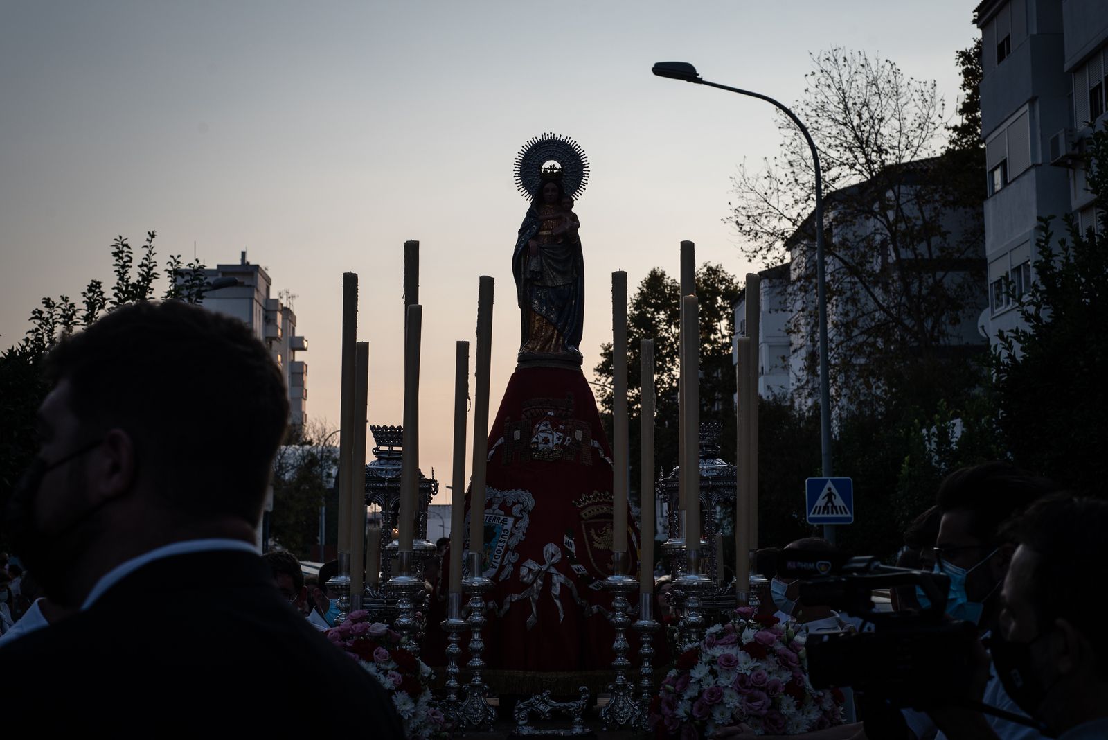 La procesión de la Virgen del Pilar por la Hispanidad en imágenes