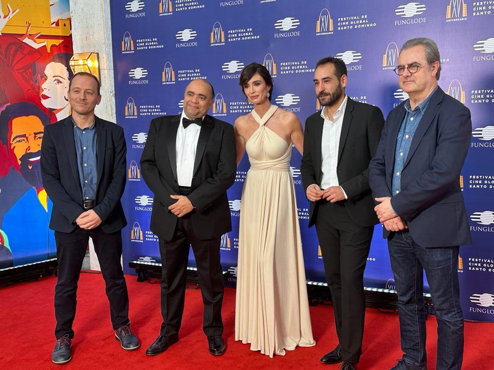 Manuel H. Martín, a la izquierda, con la actriz Paz Vega.