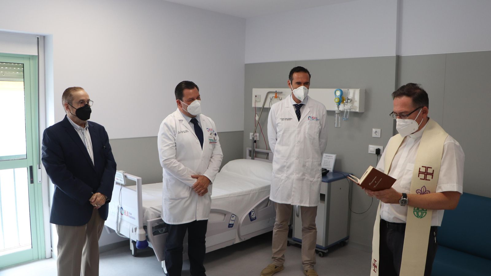 Un momento de la inauguración del nuevo área de hospitalización del HLA La Saluc.