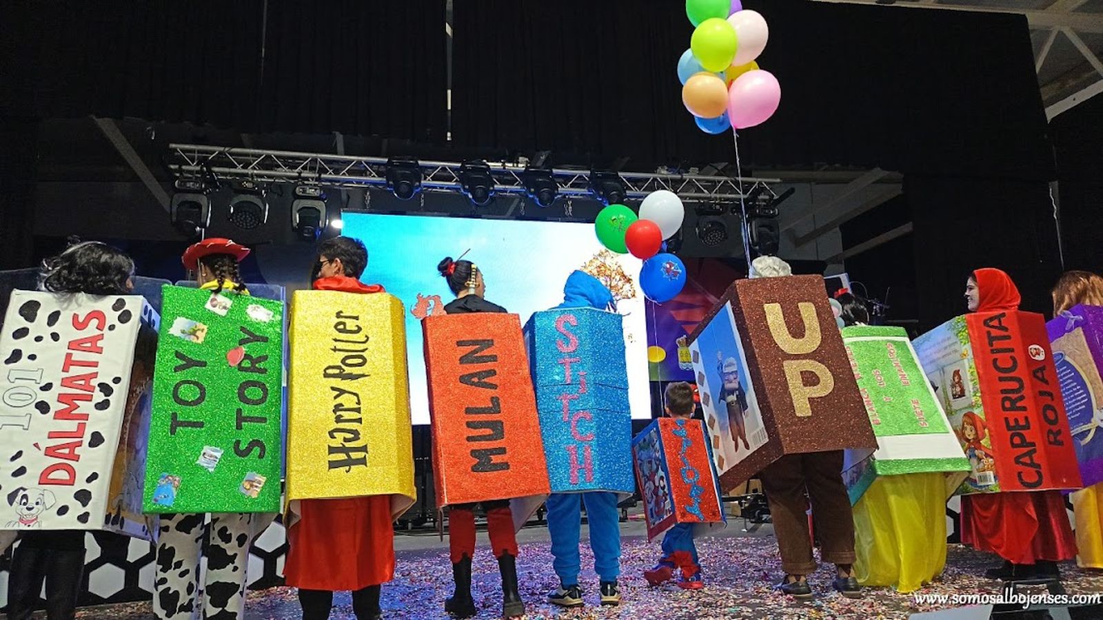 Marta no logra apagar la llama del Carnaval en Albox que llenó de magia el Centro de Agua y Salud