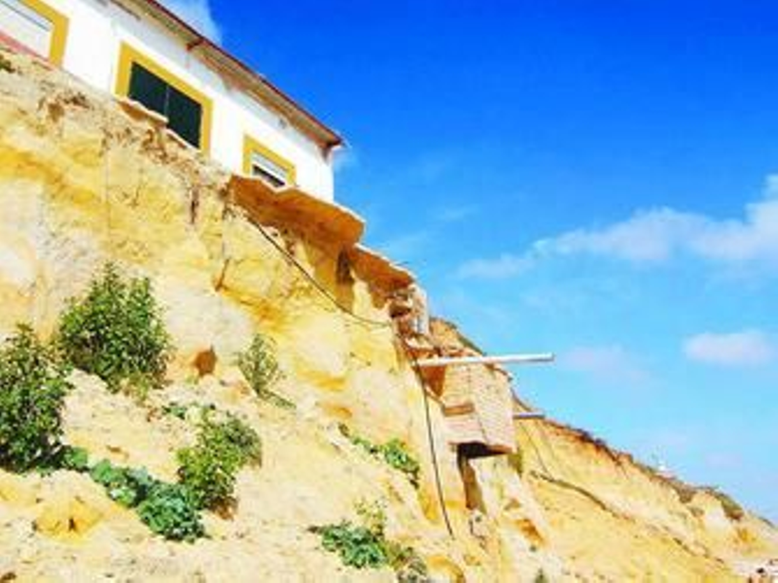 Sistemas de evacuación sobre la playa en Matalascañas. Sistemas de evacuación sobre la playa en Matalascañas.